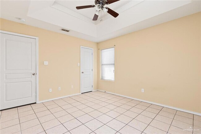 Building Photo - 405 E 2nd St