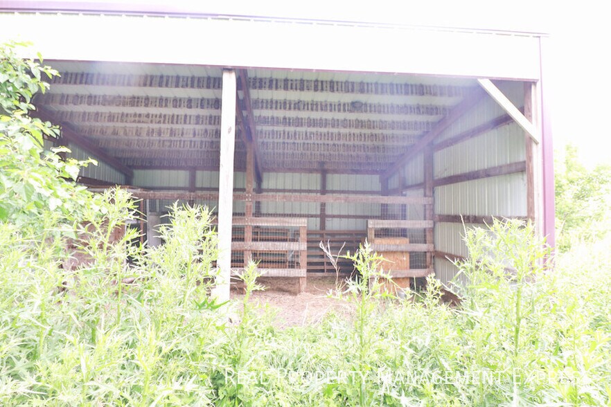 Building Photo - 3 Bedroom Acreage in Southeast Sioux Falls