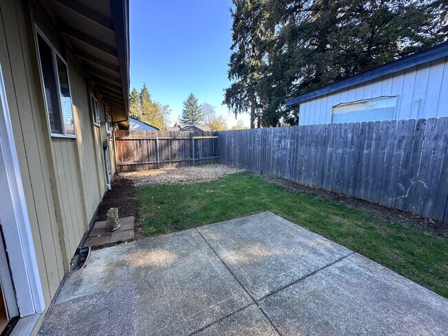Building Photo - Charming 2 bdrm, 1 bath in Maplewood Neigh...