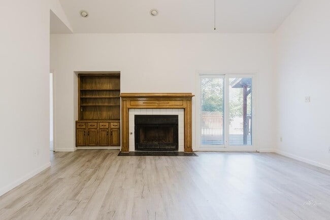 Building Photo - 14509 Crystal Ct