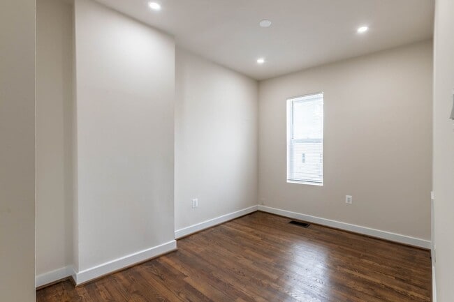 Building Photo - Brand New 3 BD Rowhome