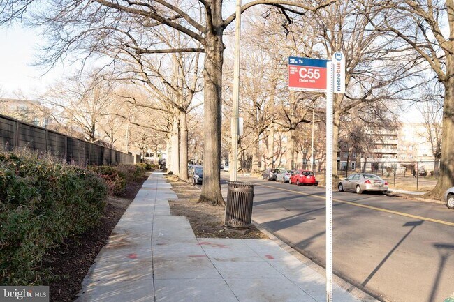 Building Photo - 302 N St SW
