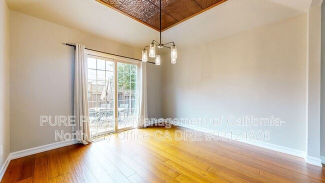 Building Photo - 2030 Seville St