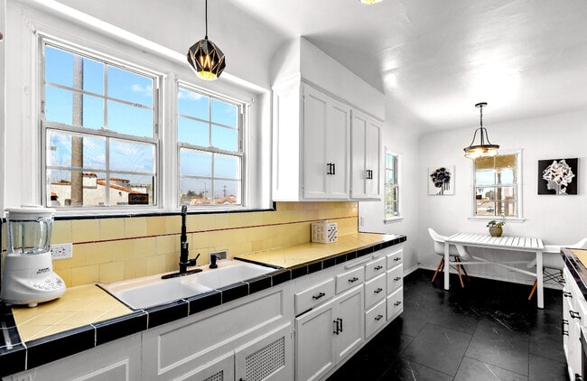 Building Photo - 9101 La Salle Ave