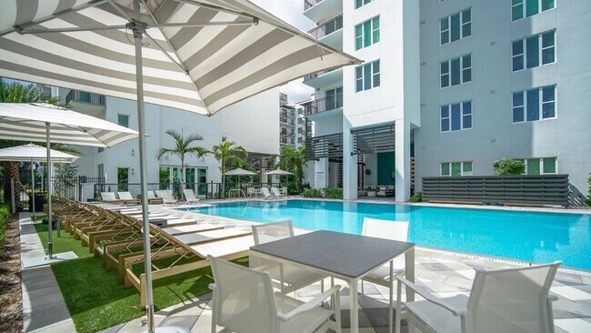 Building Photo - 1919 SE 10th Ave