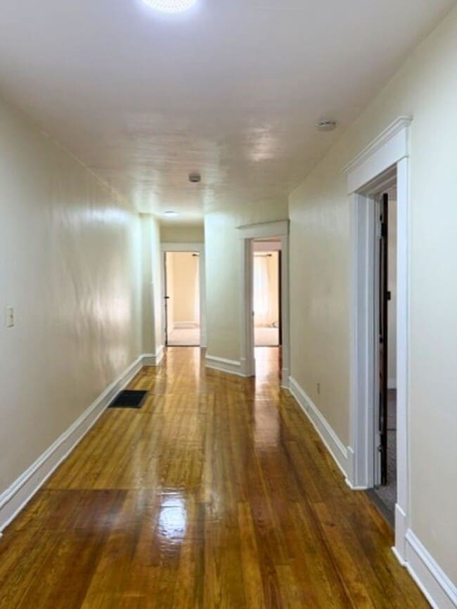 Building Photo - 216 Lafayette Ave NE