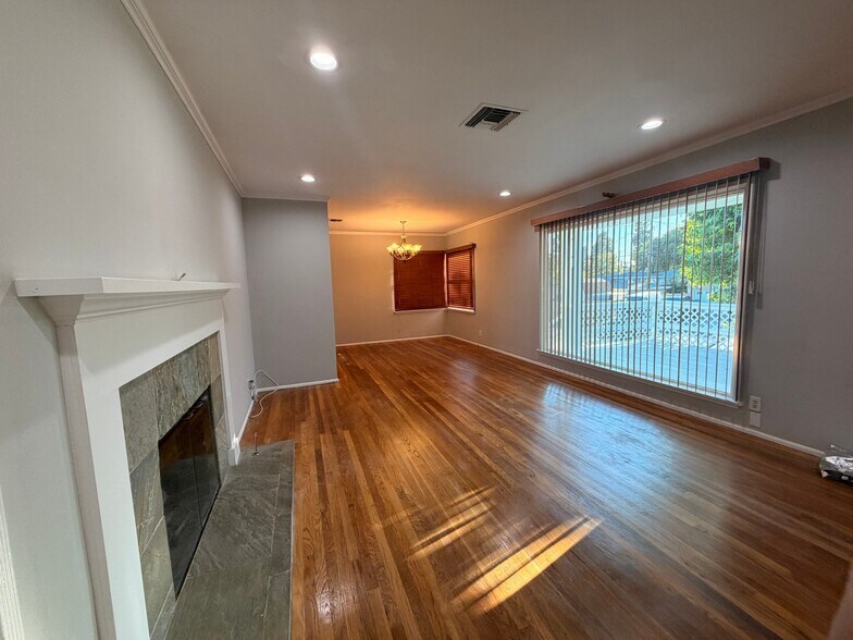 Building Photo - 2404 Wetherhead Dr