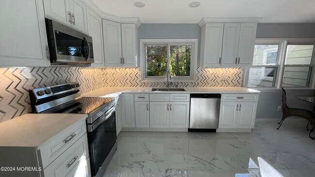 Building Photo - 2 Karen Ct