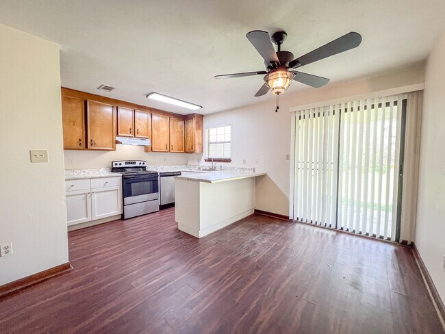 Building Photo - Peaceful 2 bedroom off Lake Jackson