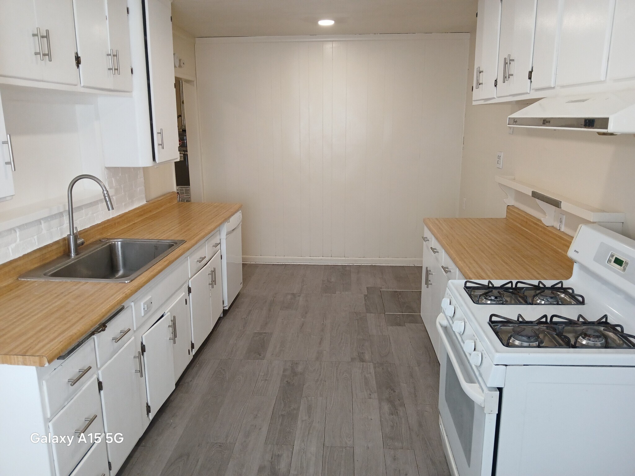 Building Photo - 15450 Country Club Dr
