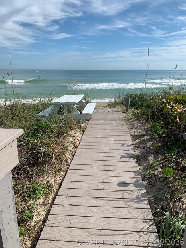Building Photo - 12840 Jimmy Buffett Mem Hwy