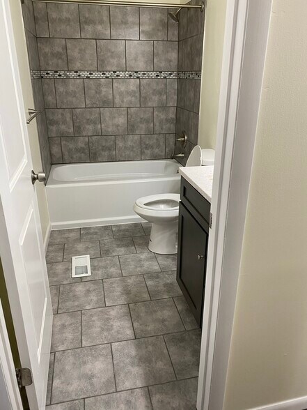 Building Photo - 7681 Brams Hill Dr