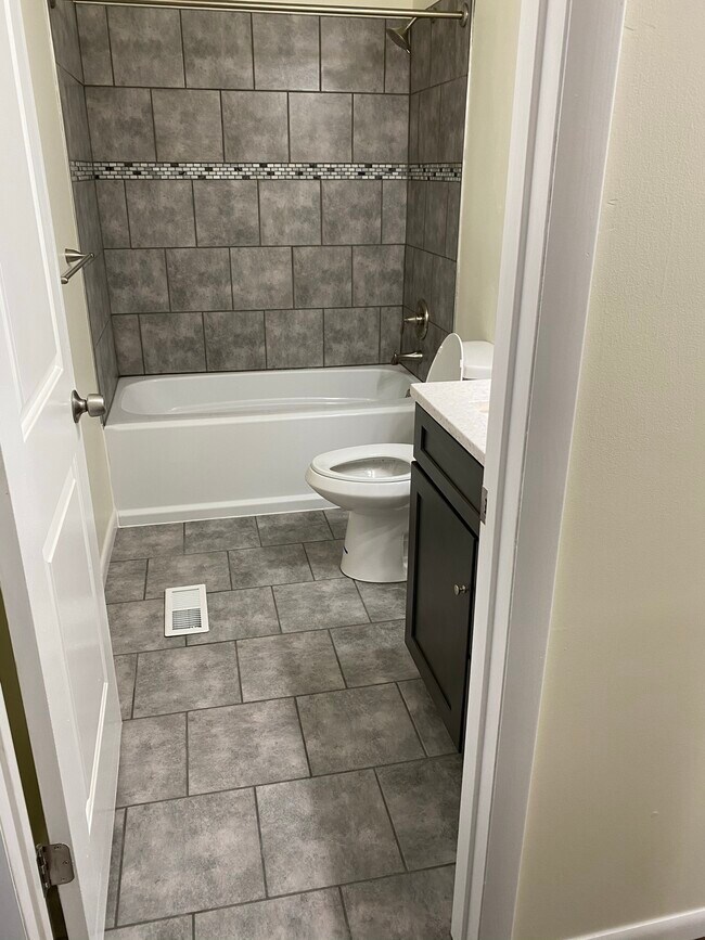 Building Photo - 7681 Brams Hill Dr