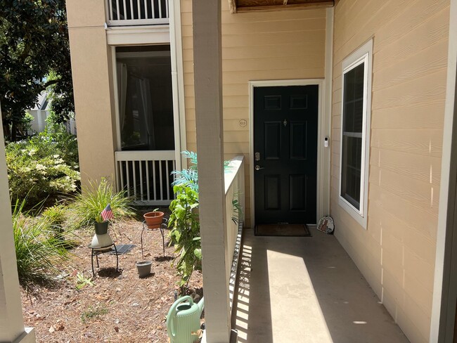 Building Photo - Unfurnished First Floor Condo w/ Garage!