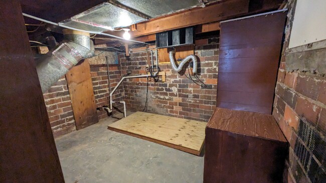 Building Photo - 2114 2nd Ave N