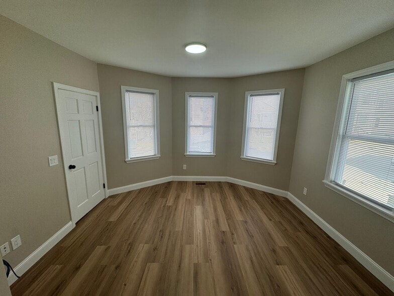 Building Photo - 31 Linwood Ave