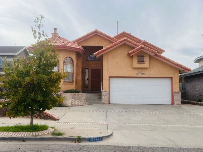 Building Photo - Incredible 4 bedroom, 2 1/2 bath home in East El Paso!!