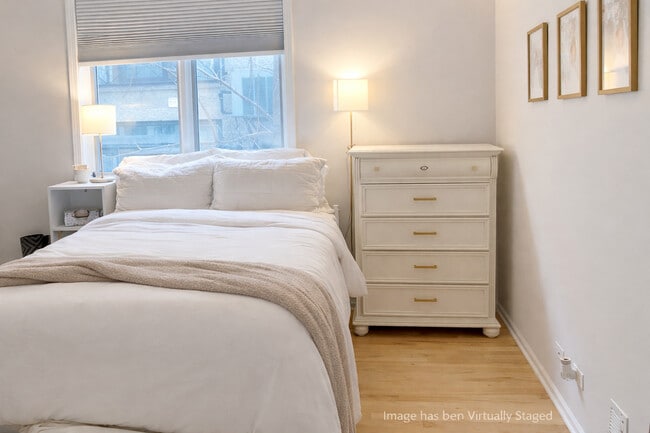 Building Photo - 852 N Paulina St