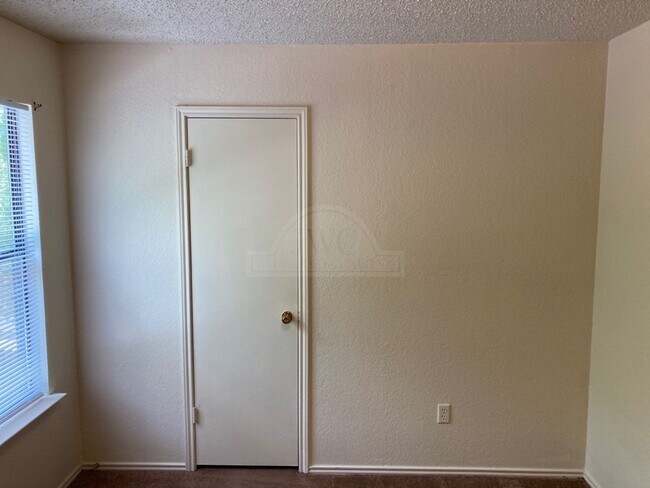 Building Photo - 2607 Schulze Dr