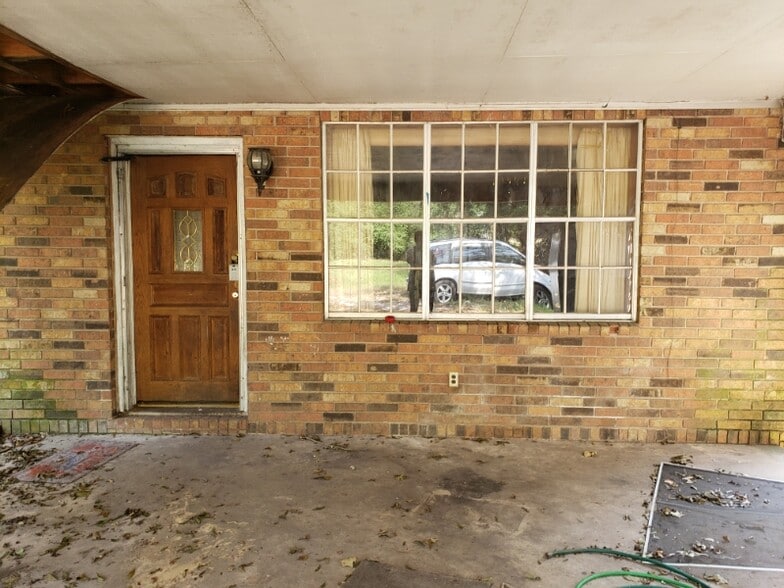Building Photo - 621 Paradise Rd