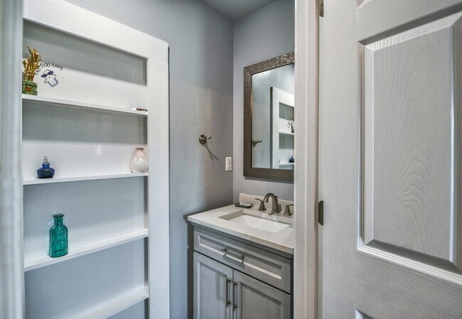 Building Photo - 824 S Blue Quail Ct
