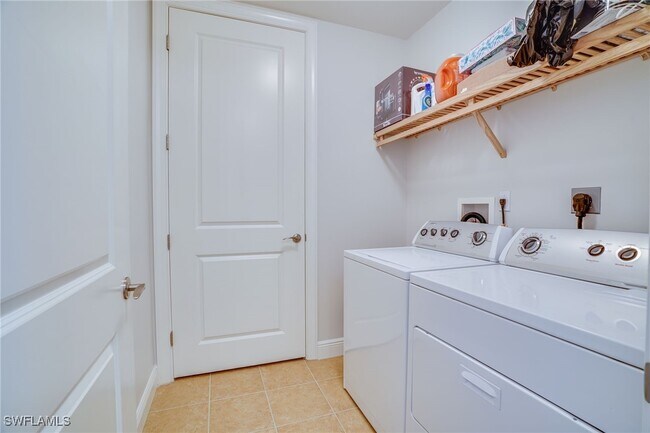 Building Photo - 23161 Fashion Dr