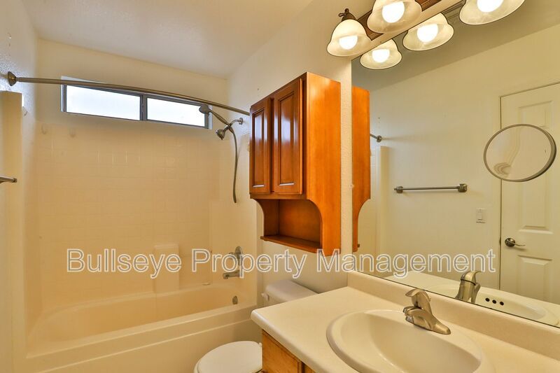 Building Photo - 1697 N La Fresa Dr