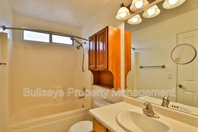 Building Photo - 1697 N La Fresa Dr