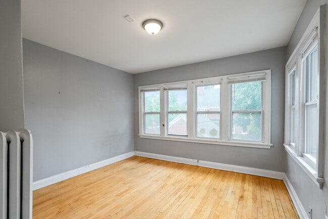 Building Photo - Downer upper across from UWM