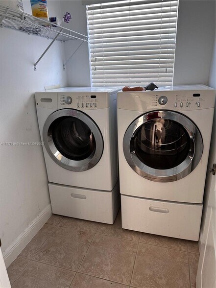 Building Photo - 5060 SW 159th Ave