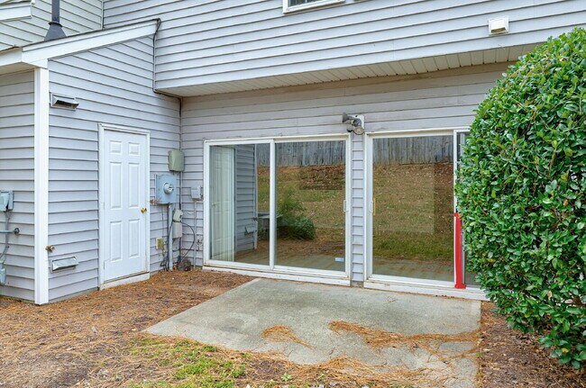 Building Photo - 812 Walnut Woods Dr