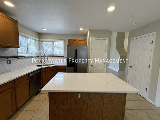 Building Photo - 575 Spruce Cir