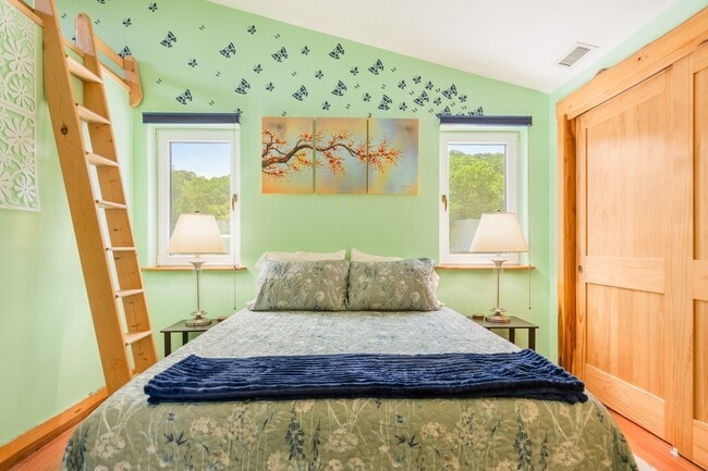 Building Photo - 105 Creative Cove