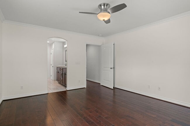 Building Photo - Crown Point 4Bed 3Bath (2 Primary suites) ...