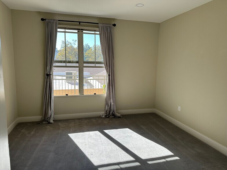 guest bedroom - 30 E Julian St