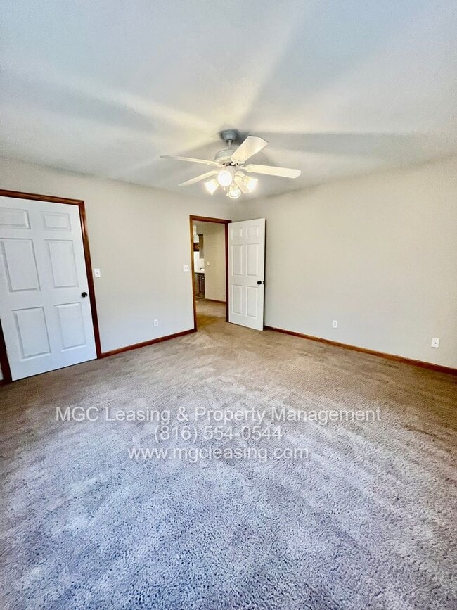 Building Photo - RANCH STYLE DUPLEX AVAILABLE NOW - SELF-TOUR!