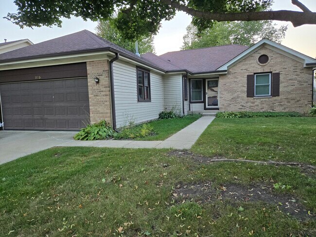 Primary Photo - 525 Old Country Way