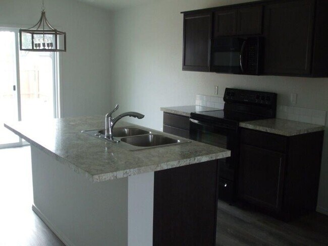 Building Photo - 12 S Sapling Wy