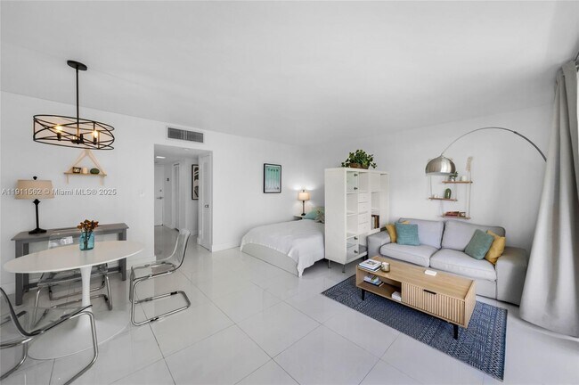 Building Photo - 1000 West Ave