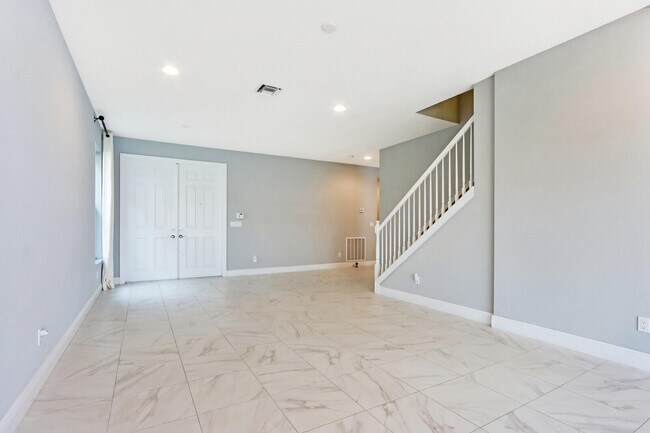Building Photo - 1132 NW Demedici Rd