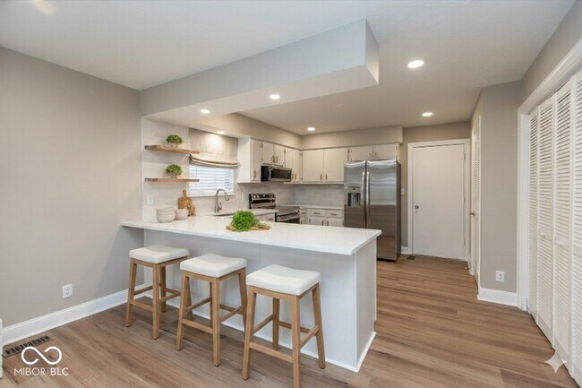 Building Photo - 707 Daffon Dr