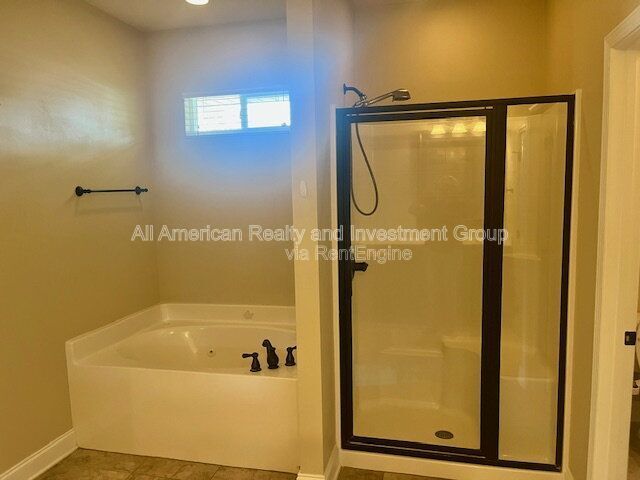 Building Photo - 518 Lakeview St