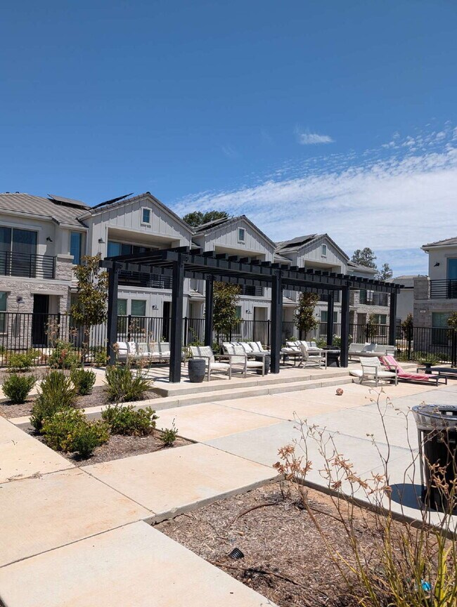 Building Photo - 563 N Cindy Ln
