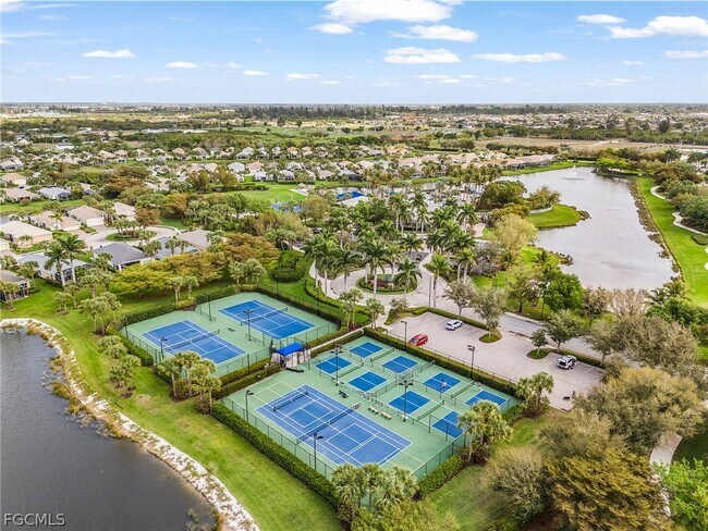 Building Photo - 2620 Somerville Loop