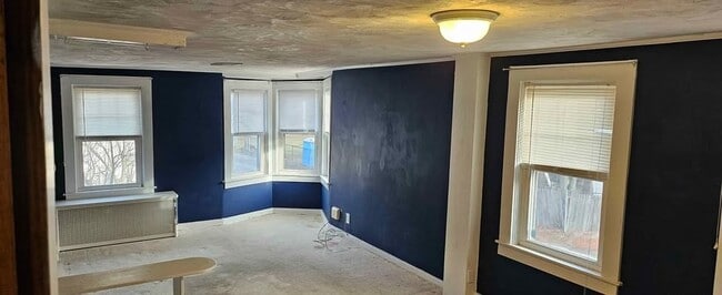 Building Photo - 39 Beach St
