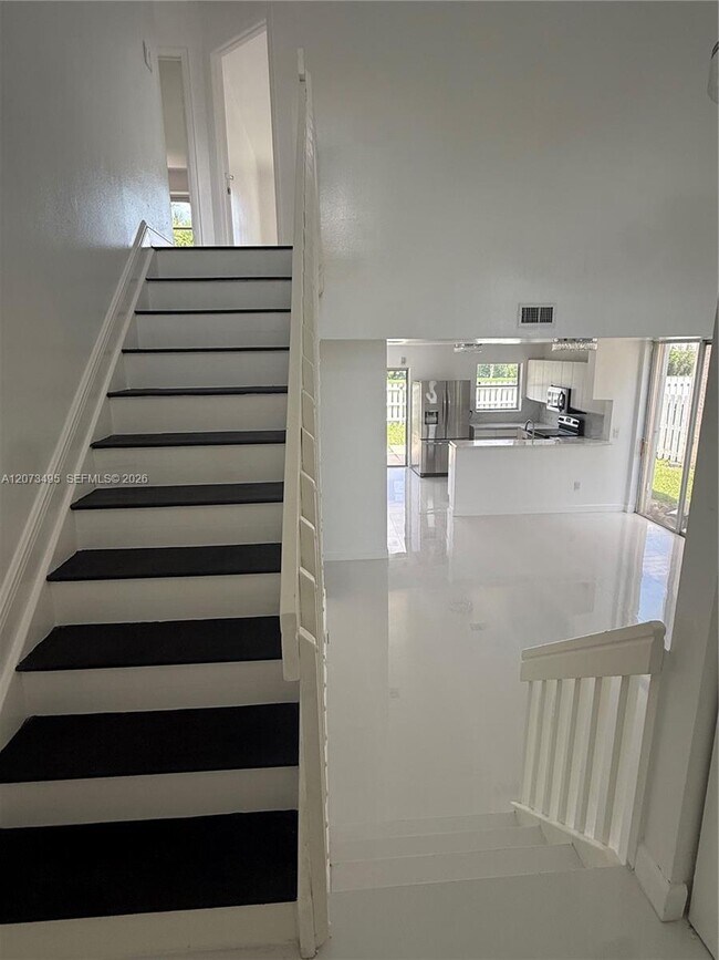 Building Photo - 875 NW 99th Ave
