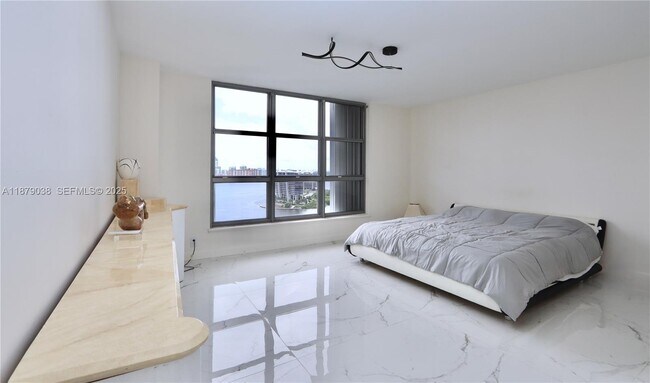 Building Photo - 3530 Mystic Pointe Dr