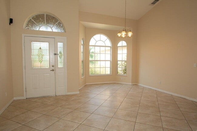 Building Photo - 1509 SW Crater Ave