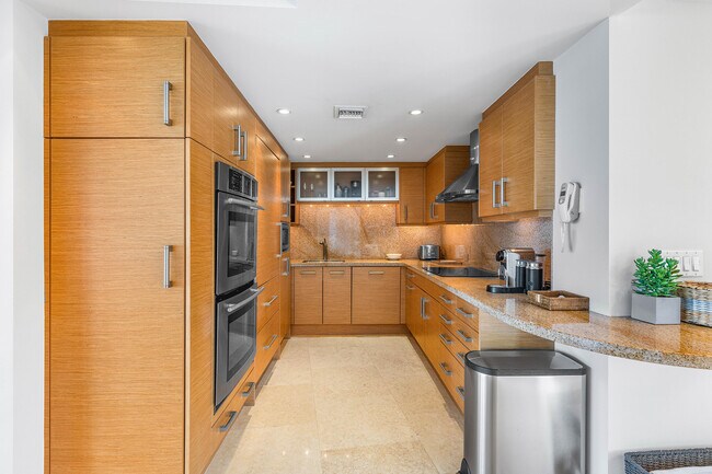 Building Photo - 2780 S Ocean Blvd