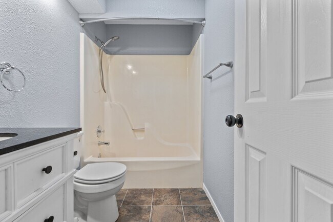 Building Photo - 5 Rocky Top Cove